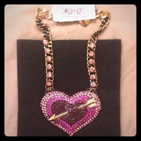 RARE NWT Betsey Johnson Heart Necklace - Picture 2 of 5